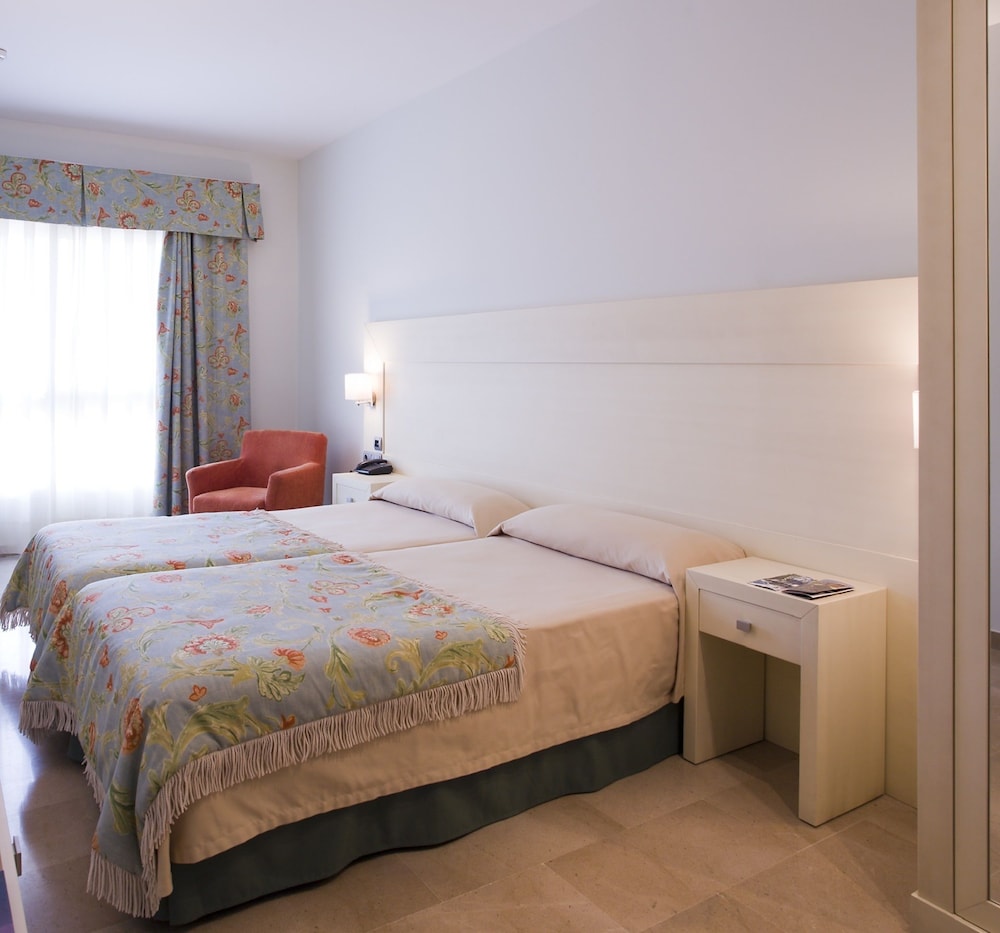 Suite, 2 Bedrooms - Photo 5