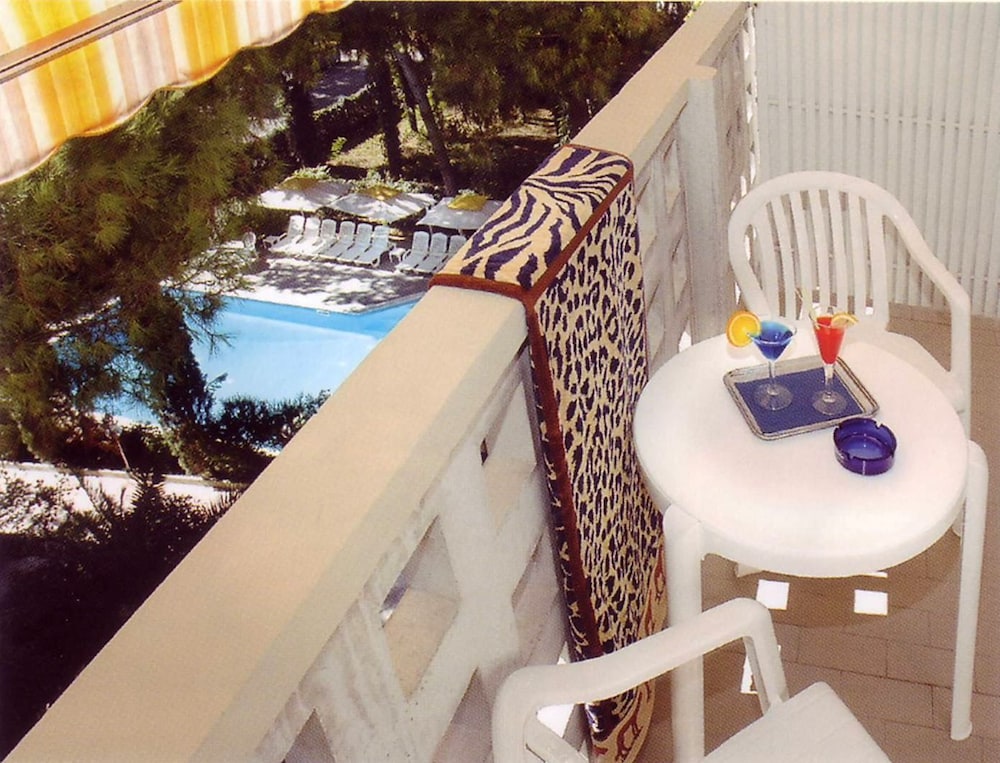 Standard Double Room (with extra bed) photo 2