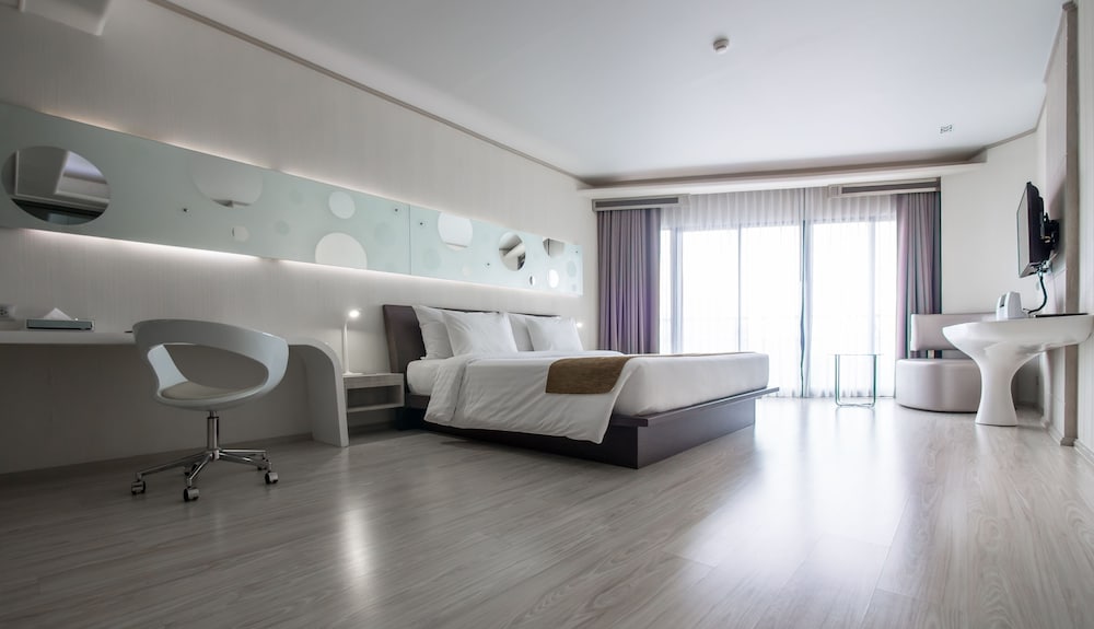 Deluxe Room (Chic Tower) - Photo 4