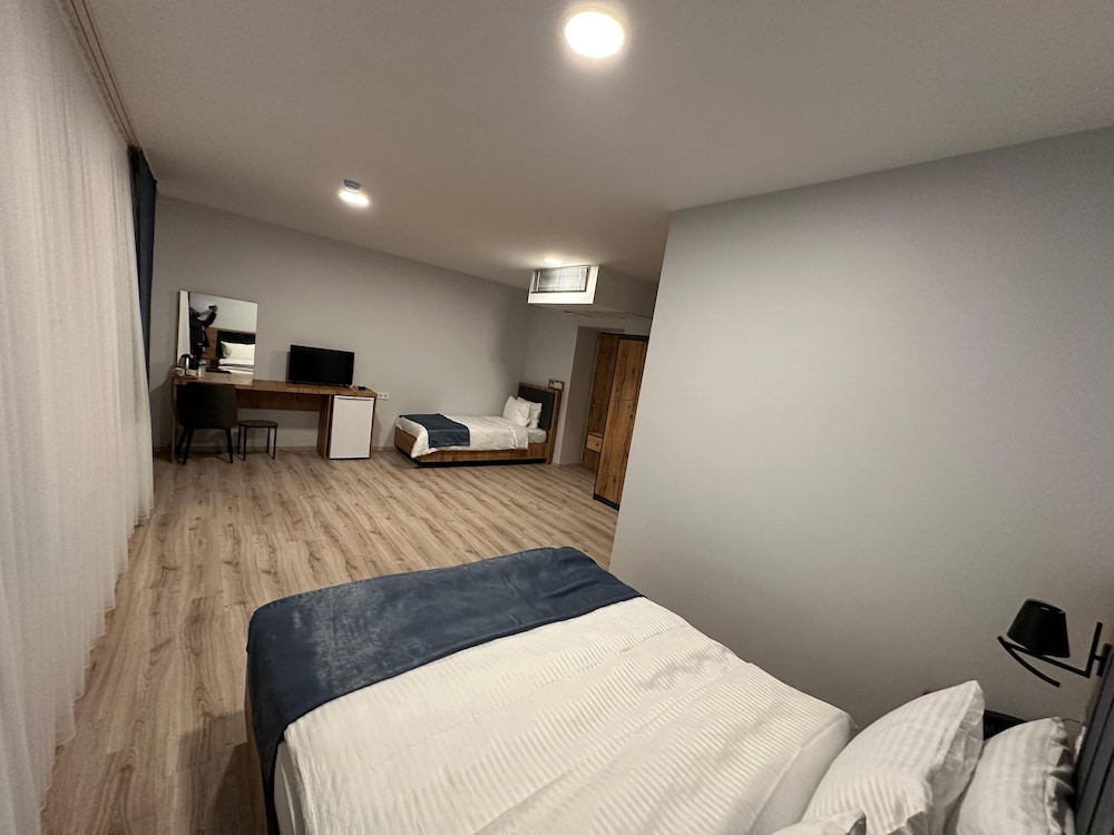 Family Room, City View photo 1