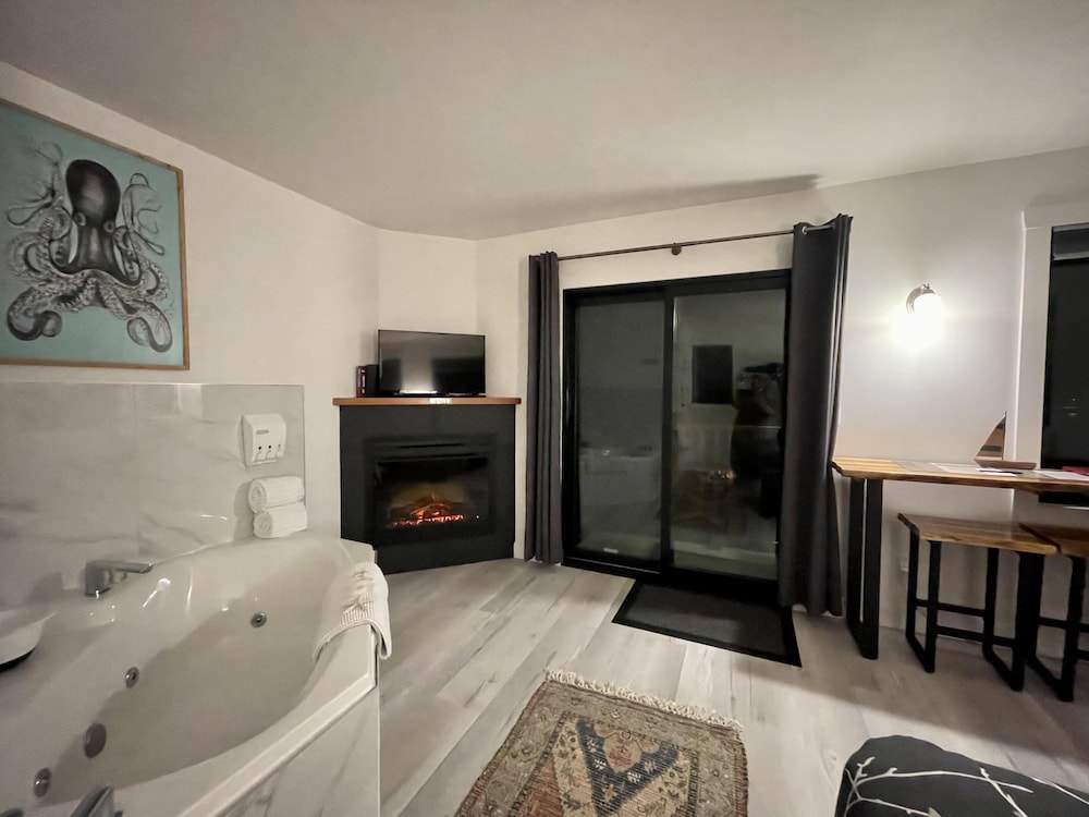 Room (Private Oceanfront Room with hot tub ) photo 3
