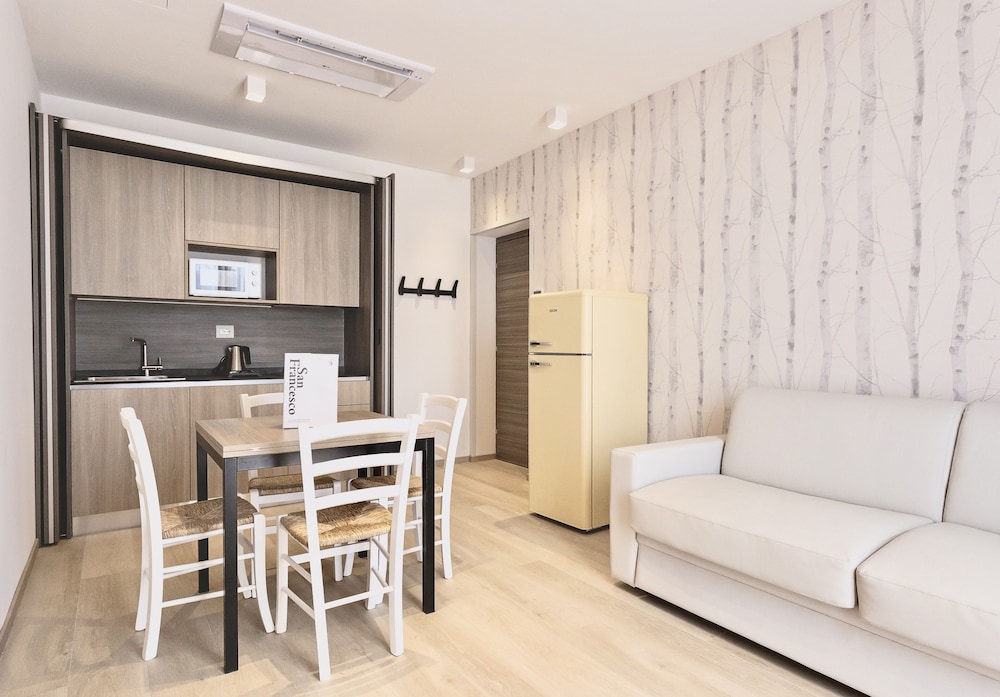 Deluxe Apartment photo 2