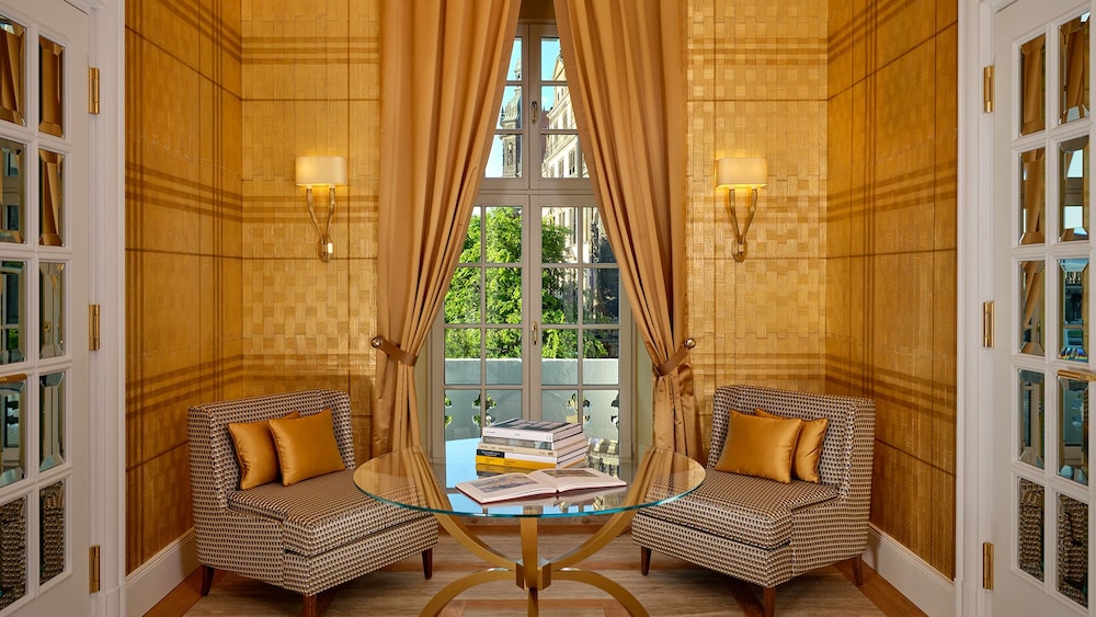 King Suite - Photo 3