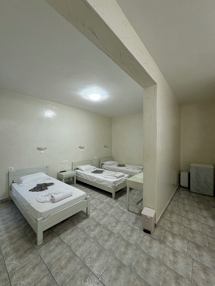 Economy Quadruple Room photo 1