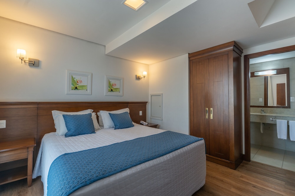 Traditional Suite, Jetted Tub
