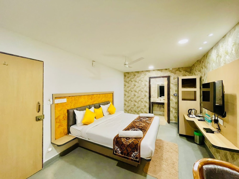 DELUXE ROOM - Photo 14
