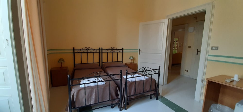 Quadruple Room - Photo 6