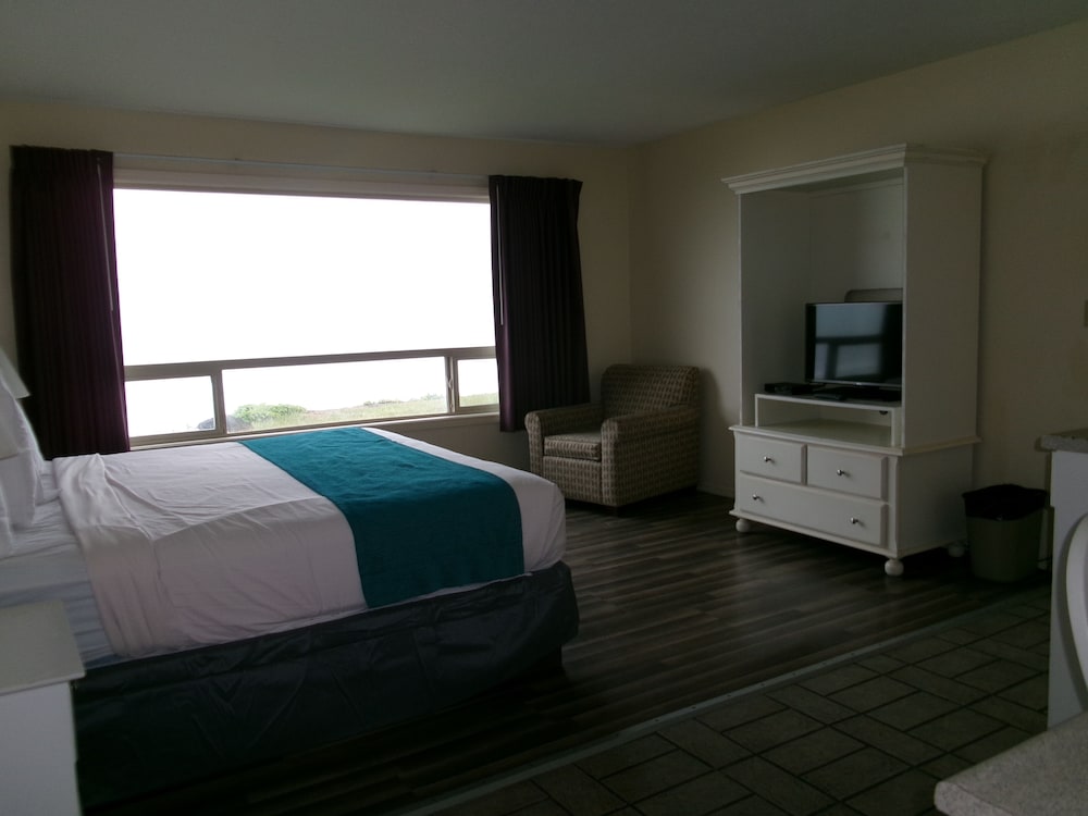 Ocean View Studio, 1 King Bed W/Kitchenette (Pets) photo 2
