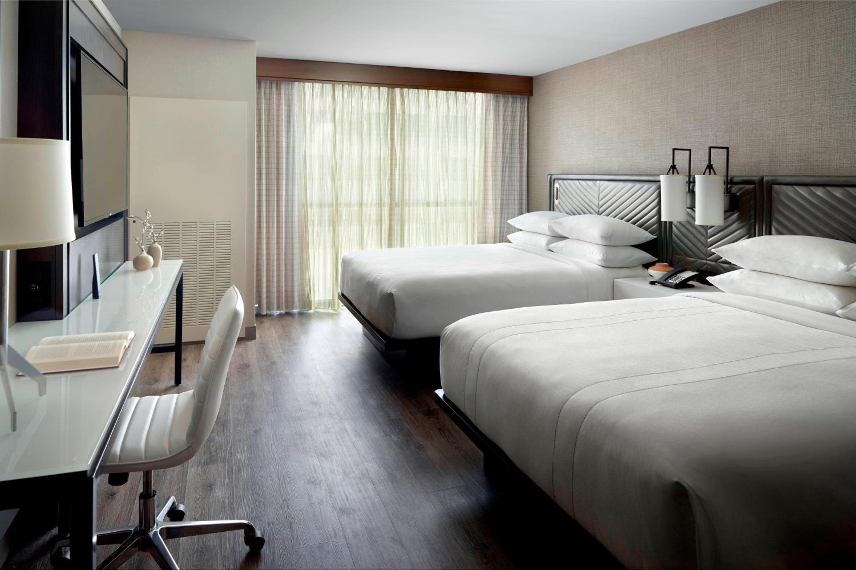 Queen Room with Two Queen Beds - Hearing Accessible