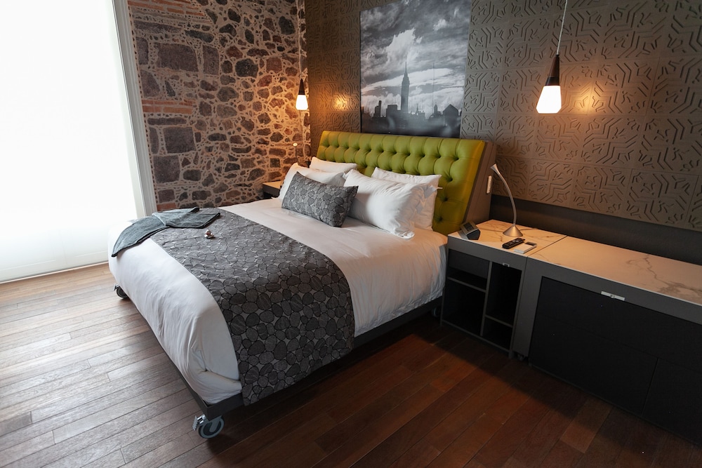 Romantic Suite, 1 King Bed, Balcony, City View photo 1
