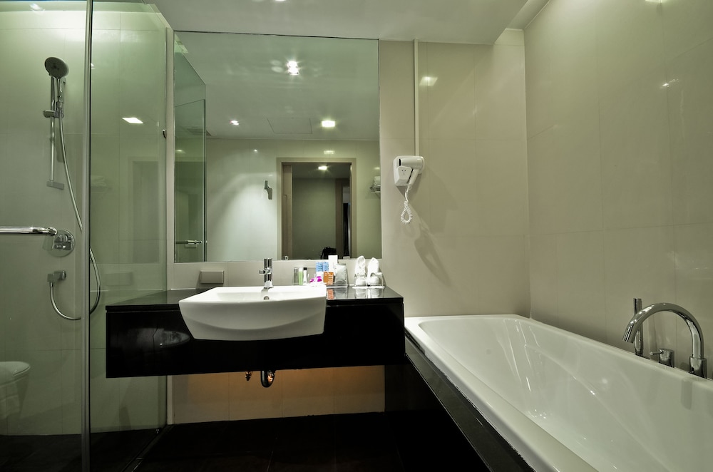 Two Bedrooms Family Suites - Photo 10