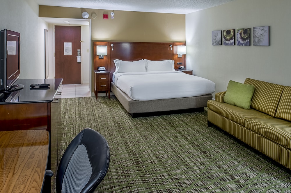 Room, 1 King Bed - Photo 3