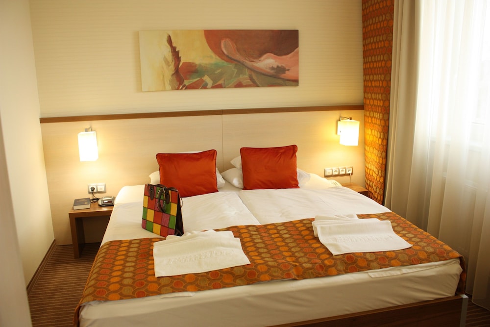 Standard Double or Twin Room - Photo 2