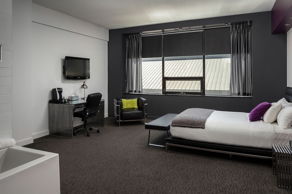 Marvellous Room, 1 Queen Bed, City View or Courtyard View photo 1
