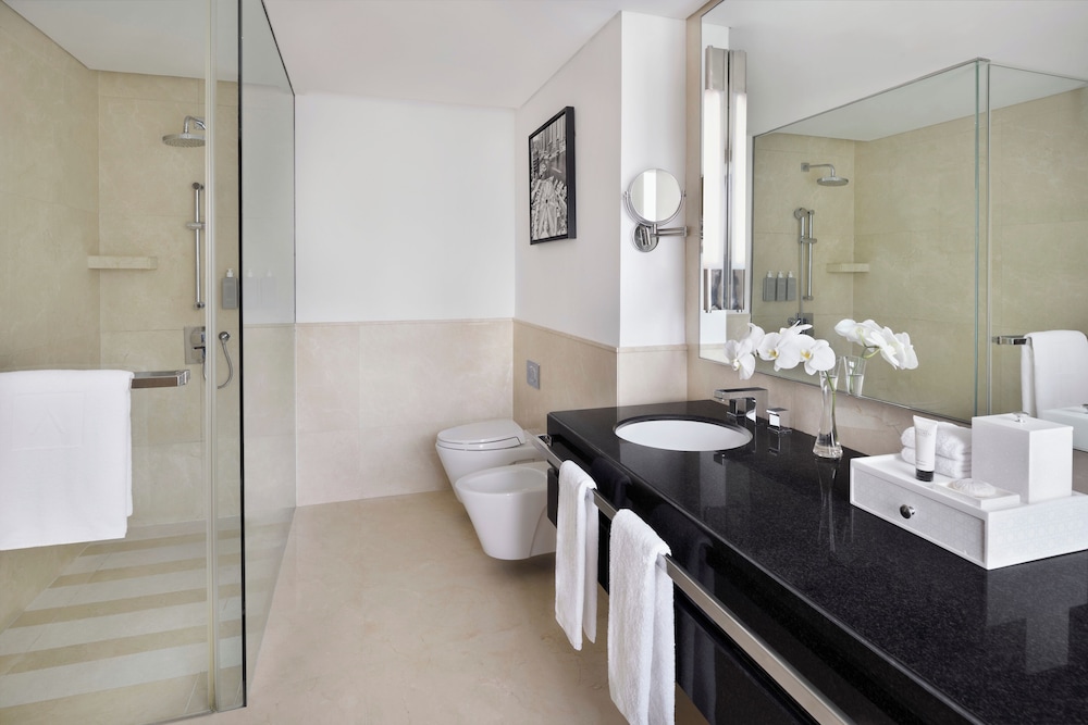Grand Room, 1 King Bed with Sofa bed, Marina View - Photo 6