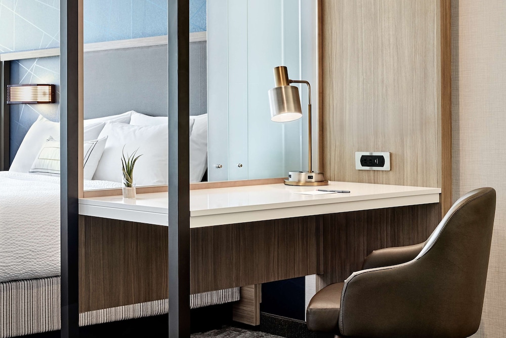 Suite, 2 Queen Beds (Hearing Accessible)
