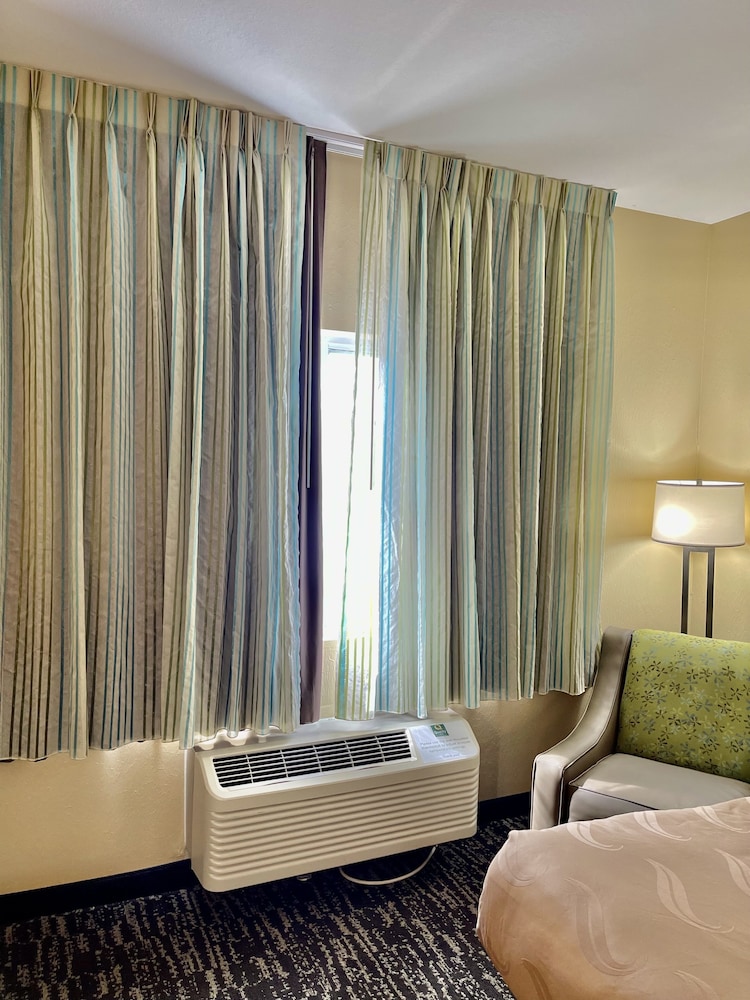 Room, 1 Queen Bed, Accessible, Non Smoking - Photo 7