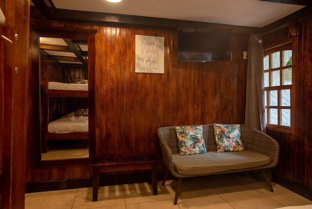 Standard Triple Room, 1 Bedroom photo 2
