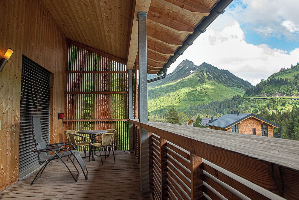 Apartment, 3 Bedrooms, Balcony, Mountain View photo 3