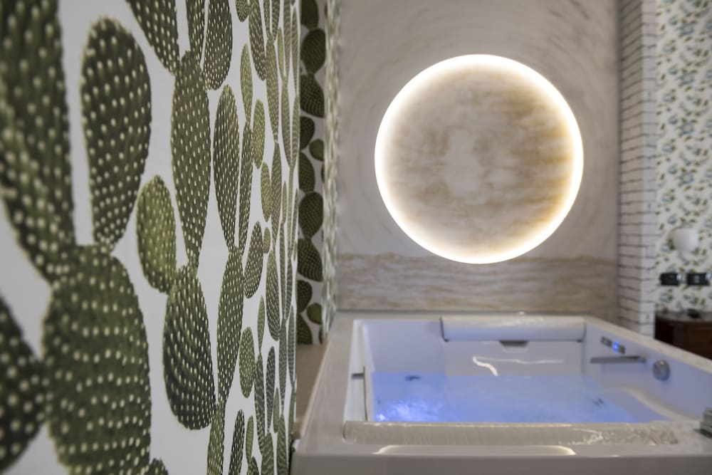 Comfort Suite, 2 Bedrooms, Jetted Tub photo 2