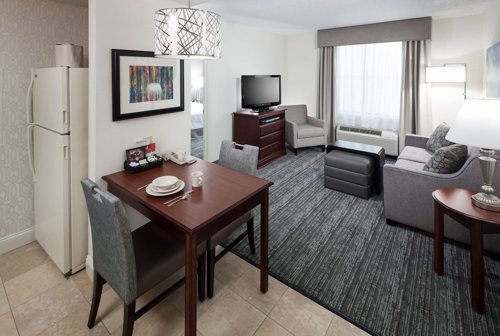 Studio, 1 King Bed, Accessible (Roll-In Shower)