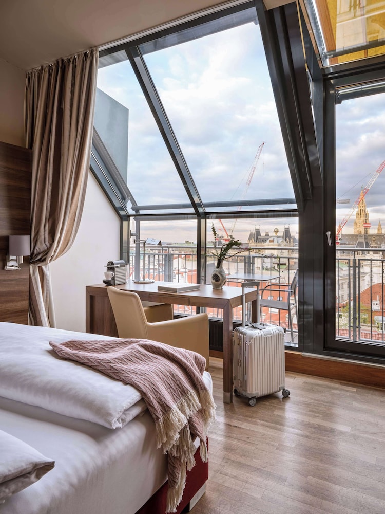 Signature Double Room, Balcony, City View photo 2