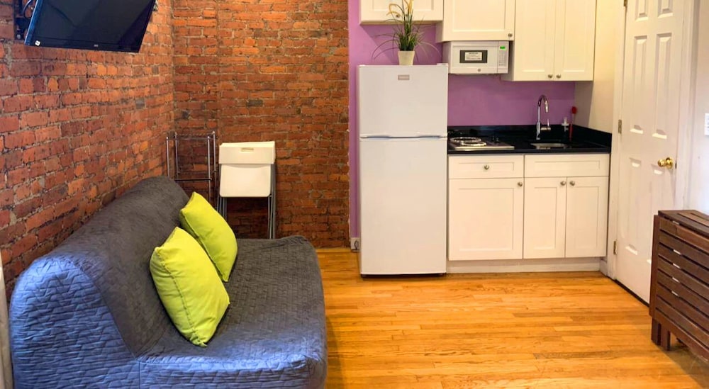 One Bedroom Apt #4 photo 2