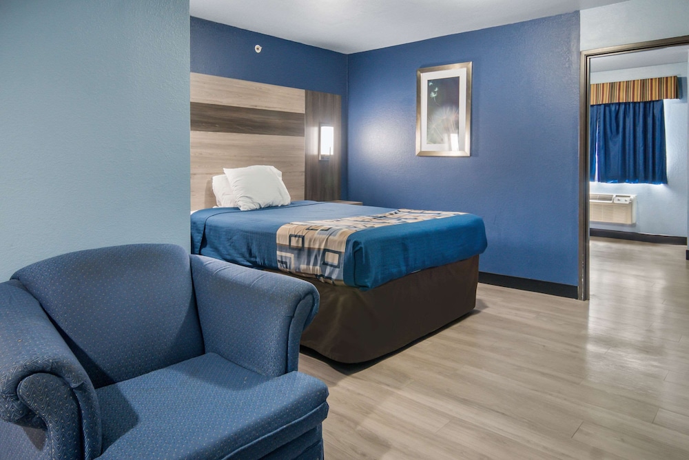 Standard Room, 2 Queen Beds, Non Smoking photo 1