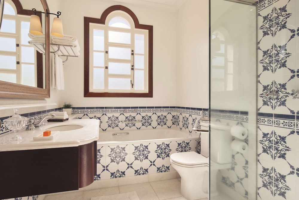 Superior Suite - Photo 9