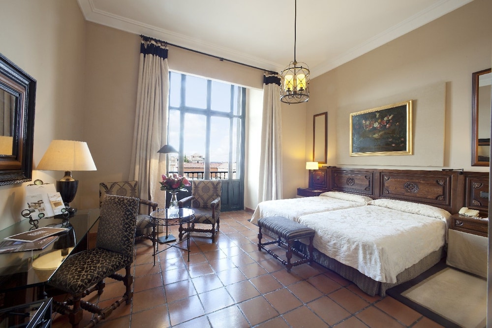 Standard Twin Room (2 Adults and 1 Child) photo 3