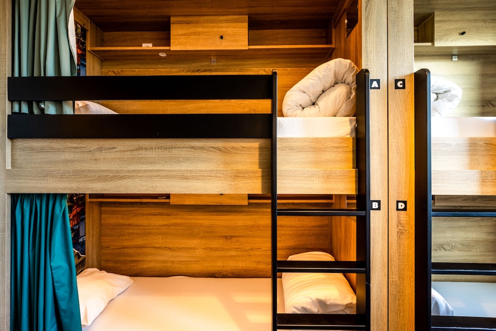 Bed in dormitory of 4 women with private bathroom photo 3