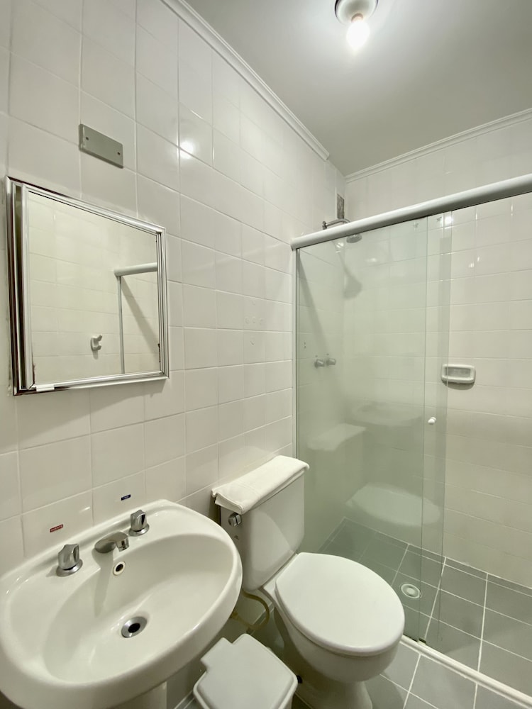 Room (Lateral) photo 2