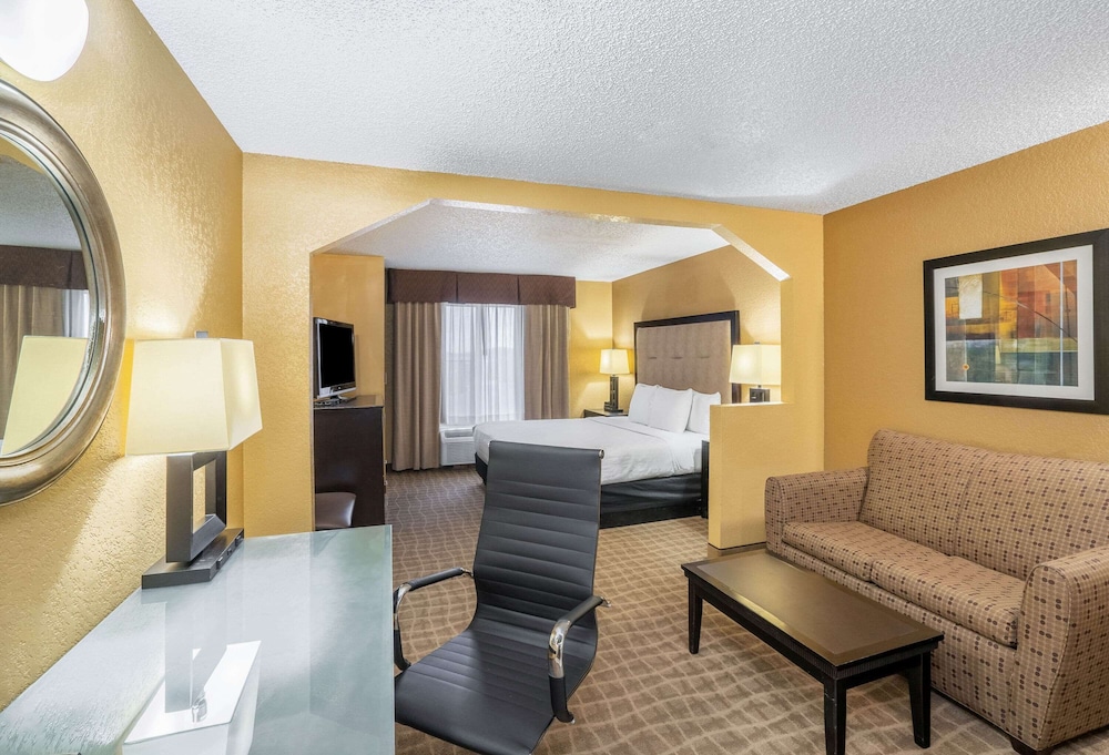 Deluxe Room, 1 King Bed, Non Smoking (Deluxe Executive Room) - Photo 4