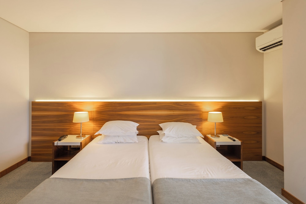 Standard Room, 2 Twin Beds - Photo 2