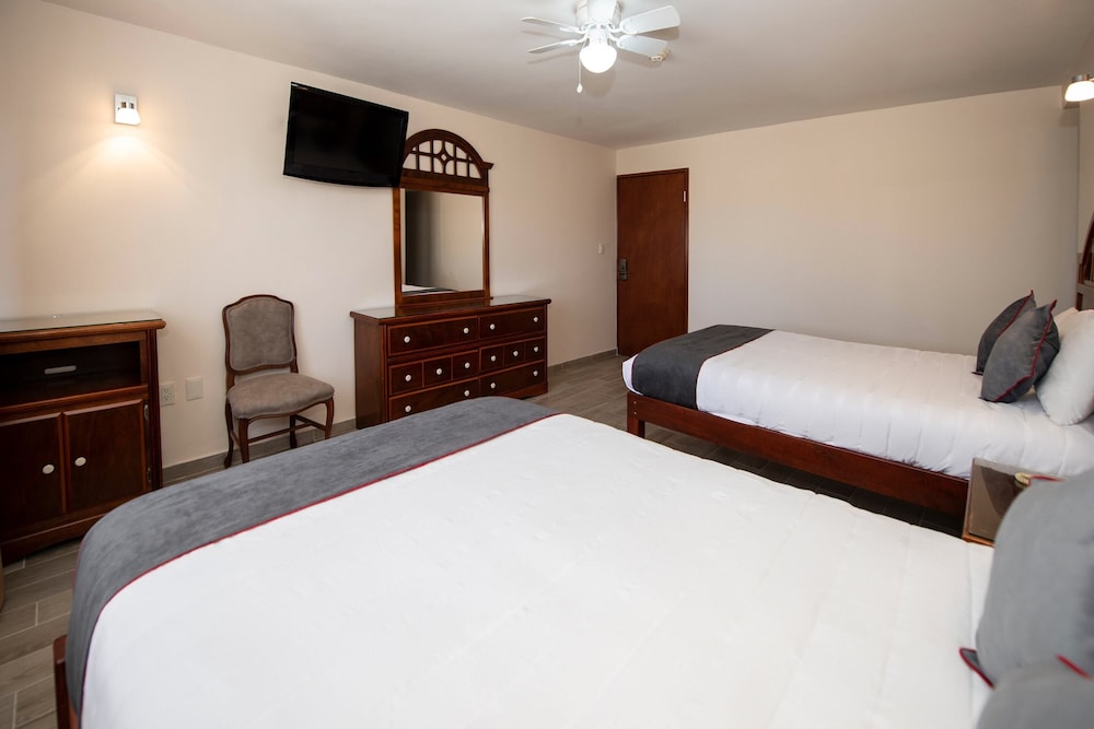 Standard Room, 2 Double Beds - Photo 2