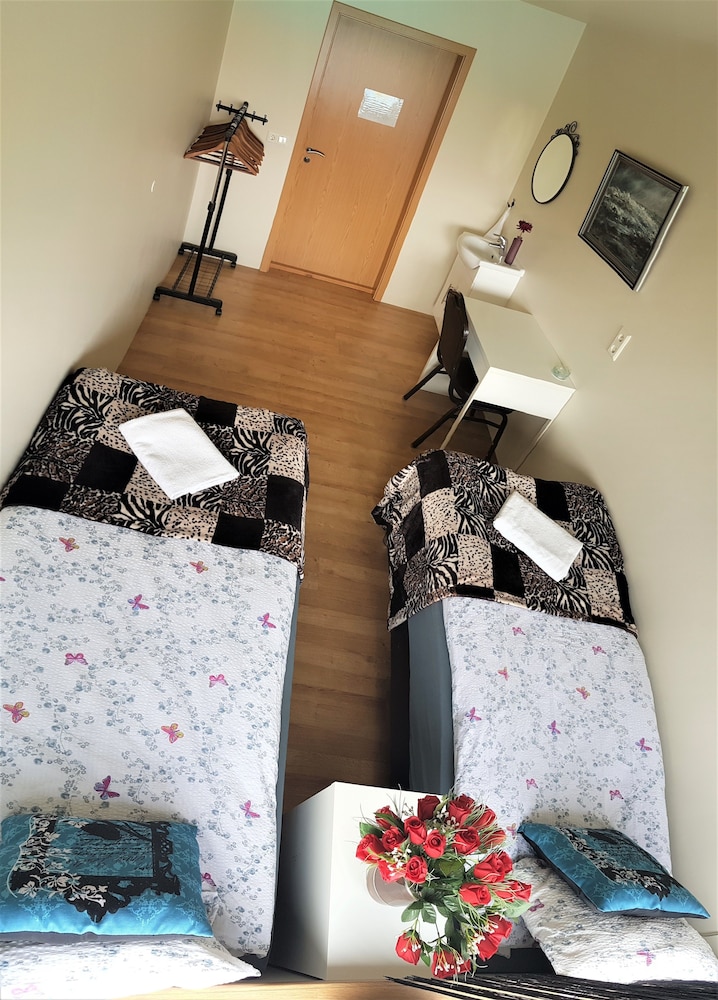 Twin Room, Shared Bathroom photo 1