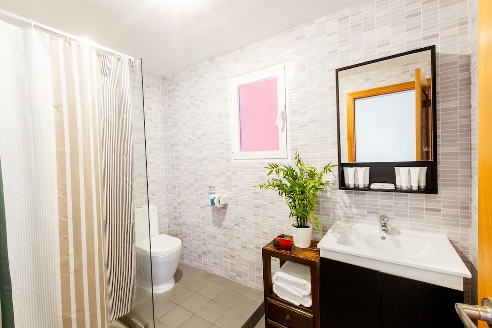Deluxe Suite, 1 Bedroom, Kitchenette, Garden View photo 3