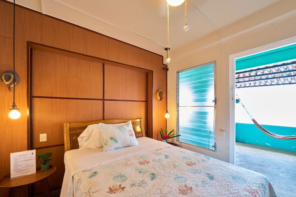 Basic Double Room, Bay View (Casa Rayo)