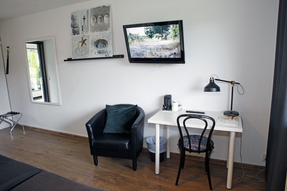 Family Room photo 3