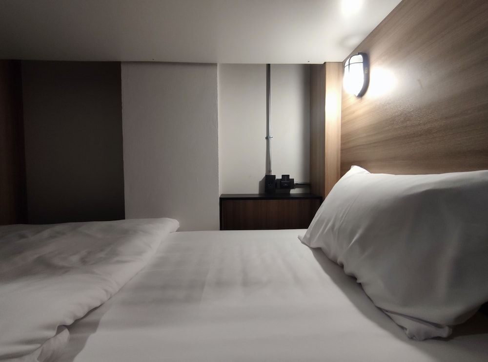 Bed in 6-Bed Mixed Dormitory Room photo 2