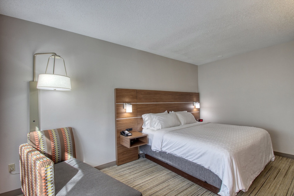 Standard Room, 1 King Bed (Extra Floor Space) - Photo 1