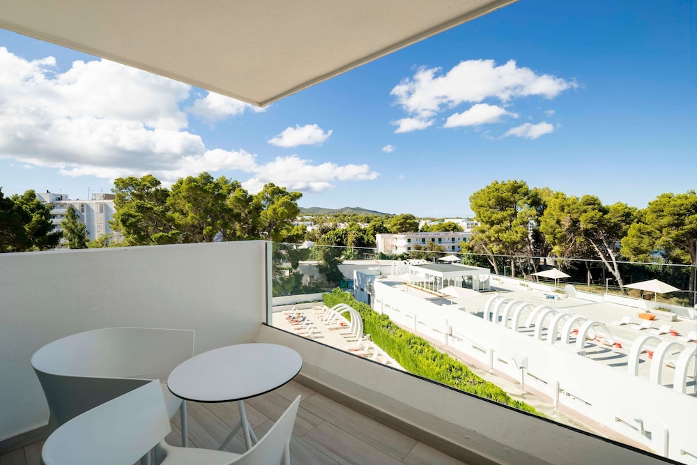 Superior Double Room, Balcony, Pool View (2 Adults) - Photo 4