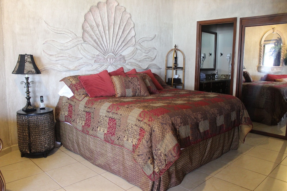 Condo, 2 Bedrooms, Sea View