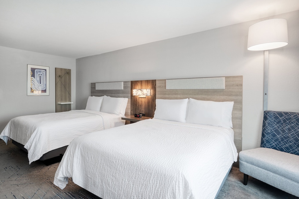 Standard Room, 2 Queen Beds (Walk-In Shower) - Photo 1