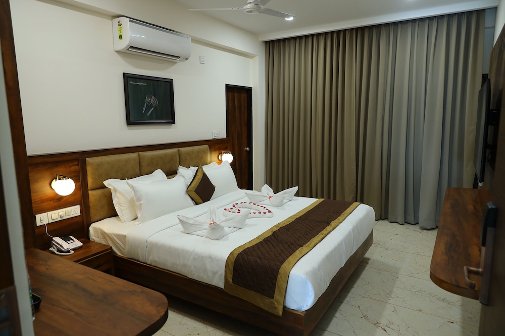 Deluxe Room - Photo 5