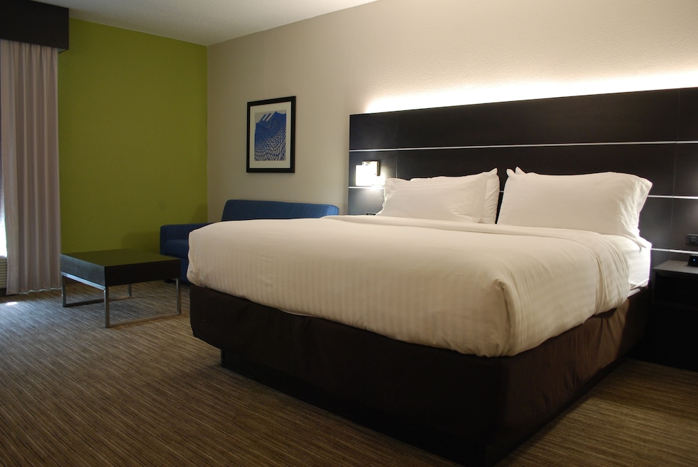 Standard Room, 1 King Bed - Photo 3