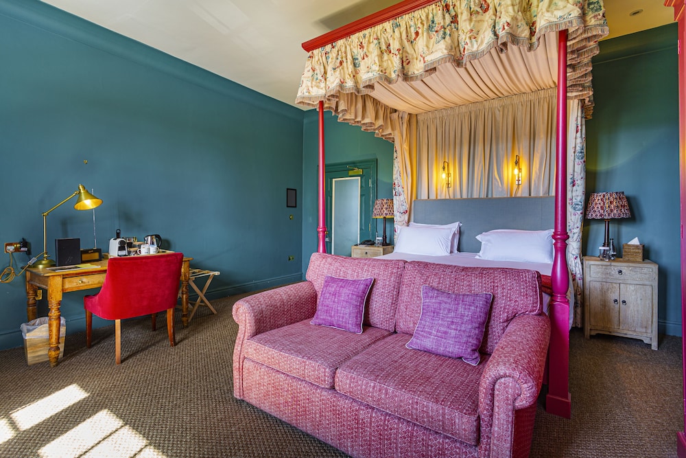 Deluxe Double Room (Four Poster) photo 2
