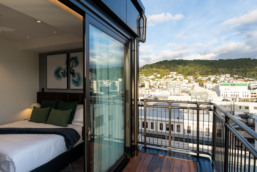 Luxury Penthouse, City View (4 King Beds) - Photo 32