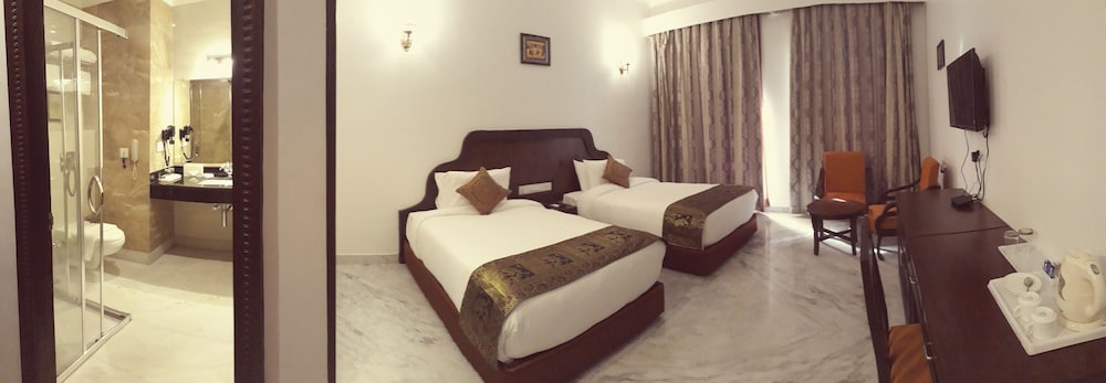 Superior Double Or Twin Room, Pool View photo 2