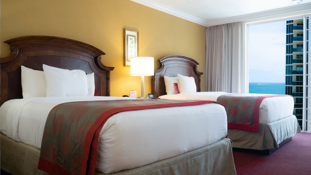 Room, 2 Queen Beds, Non Smoking, Balcony (Partial Ocean View) - Photo 2